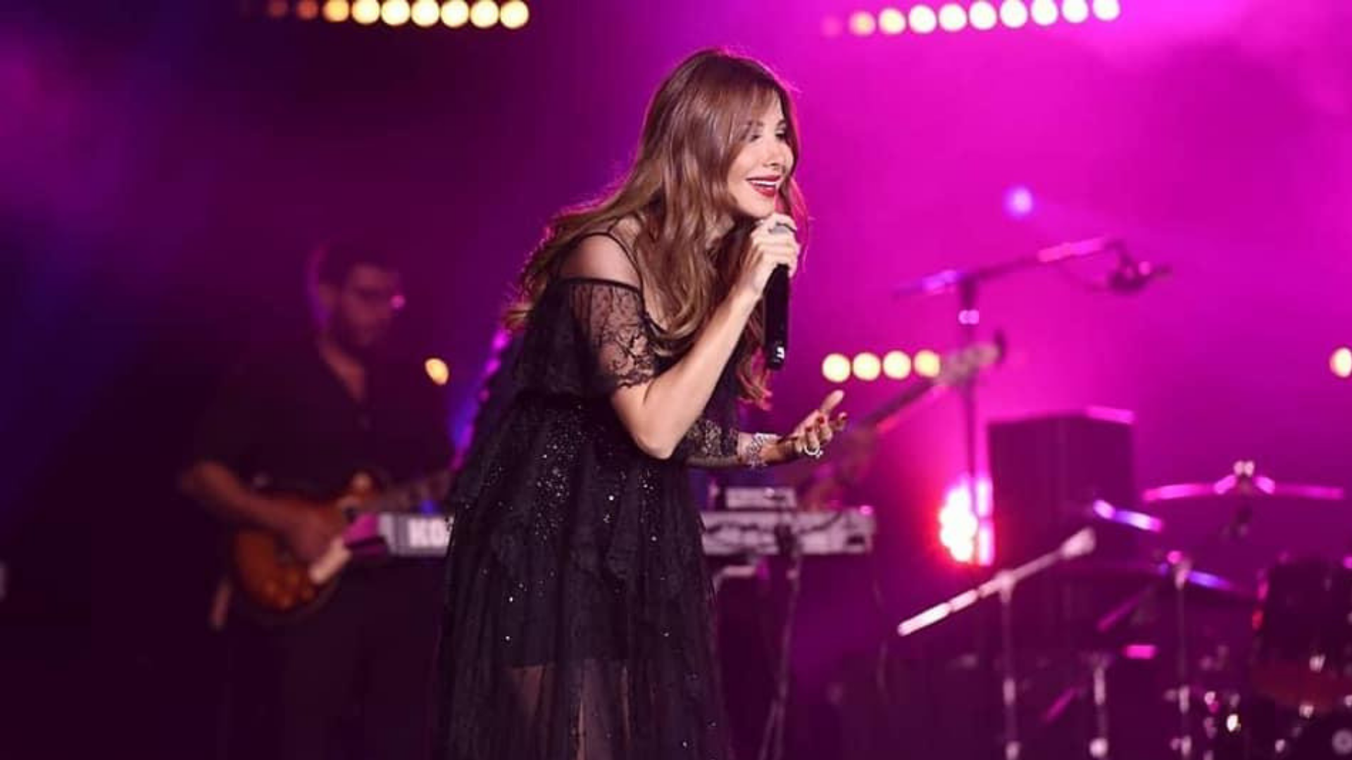 نانسي عجرم تعلن عن حفل سيبثّ عبر قناتها في يوتيوب